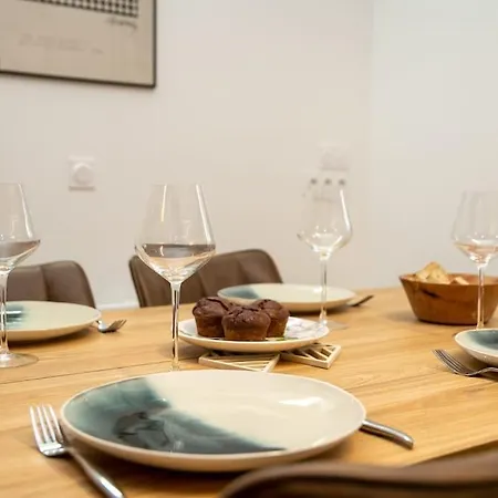 Loft Urban Garden: 4 People - Wifi Fiber - Terrace Apartment