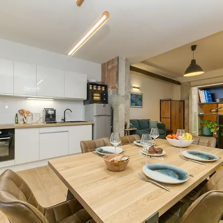Loft Urban Garden: 4 People - Wifi Fiber - Terrace * Grenoble